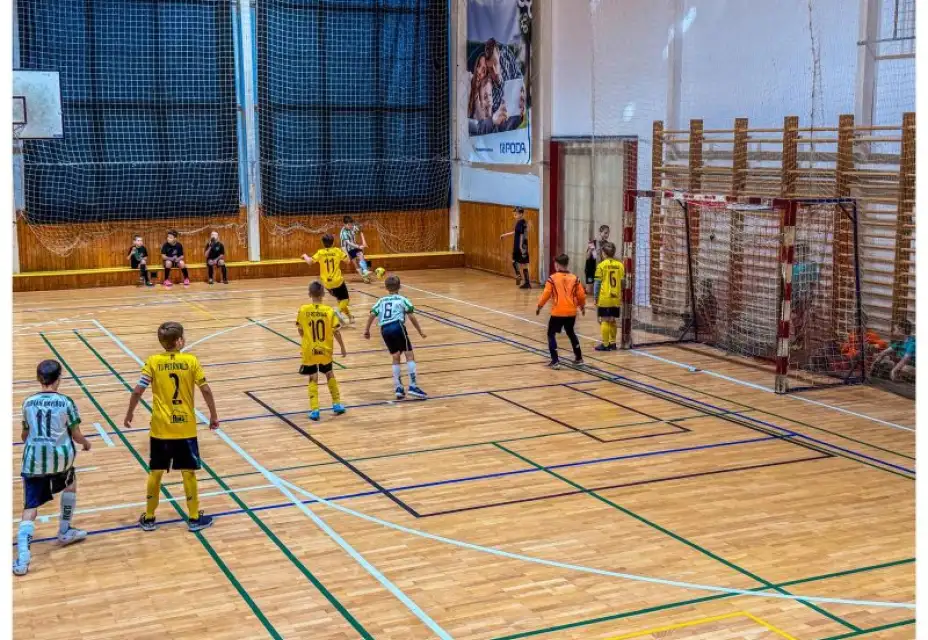 Jako poslední v tomto roce odehrála turnaj OFS také starší přípravka a kluci si po vlažném úvodu nakonec vedli velmi dobře!