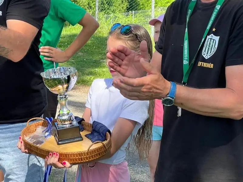 Závěrečné ocenění a párty po skončené sezóně mladších a starších žáků. 