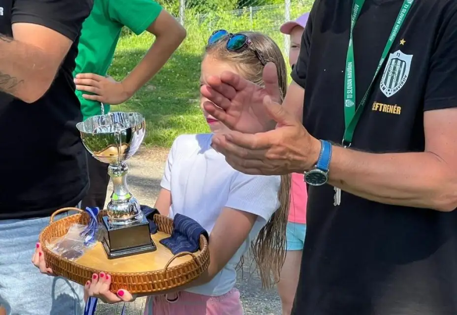 Závěrečné ocenění a párty po skončené sezóně mladších a starších žáků. 